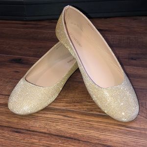 Le Château Sparkly gold flats